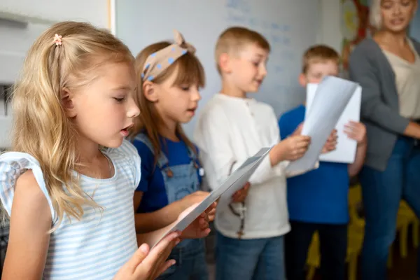 Children singing in musical theatre workshop